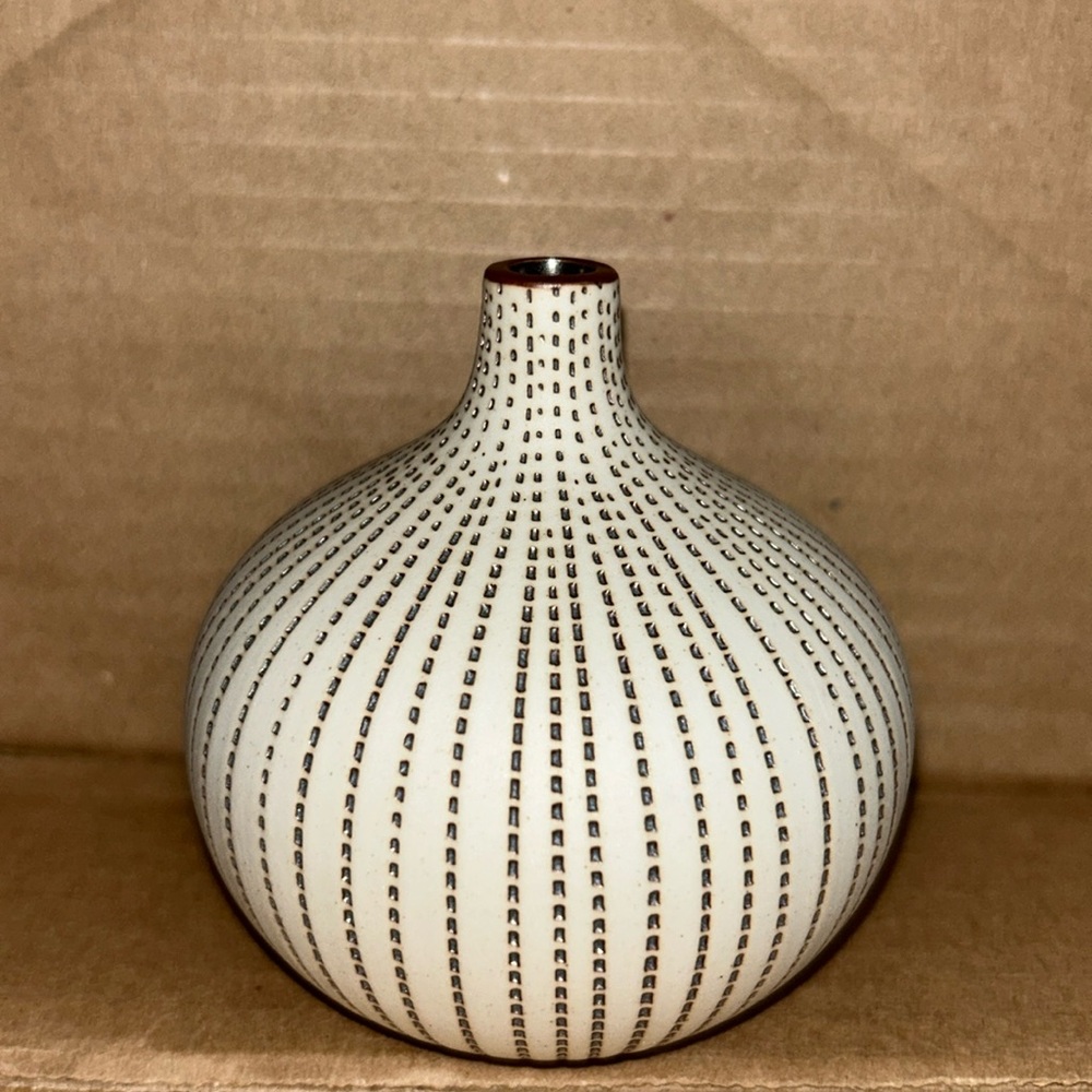 Onion shaped porcelain bud vase in pale cream with stippled brown stripes